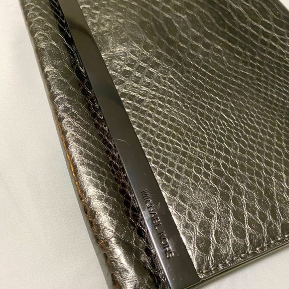 MICHAEL Michael Kors Chic Large Clutch Bag - Picture 3 of 7